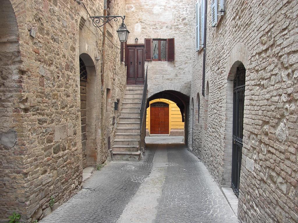 Hotel Palazzo Brunamonti Bevagna Luaran gambar