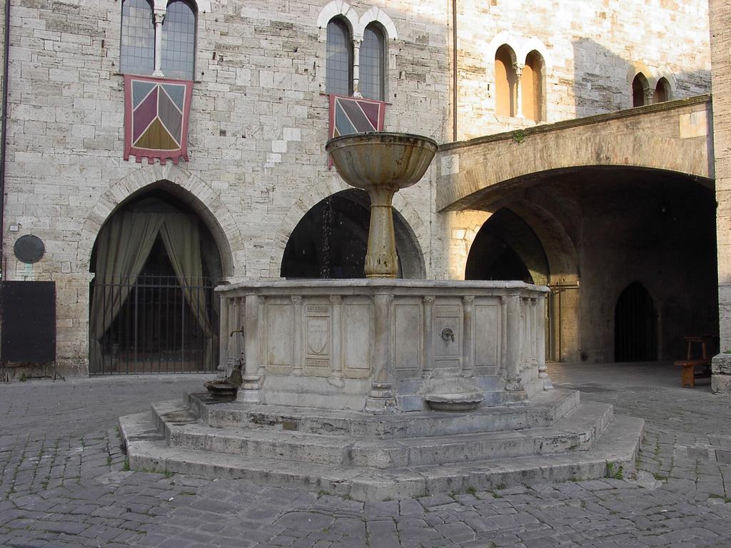Hotel Palazzo Brunamonti Bevagna Luaran gambar