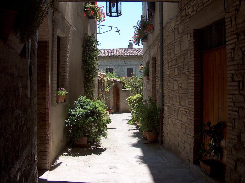 Hotel Palazzo Brunamonti Bevagna Luaran gambar