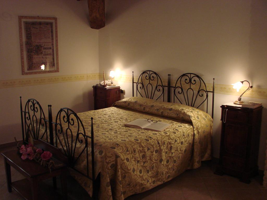 Hotel Palazzo Brunamonti Bevagna Luaran gambar