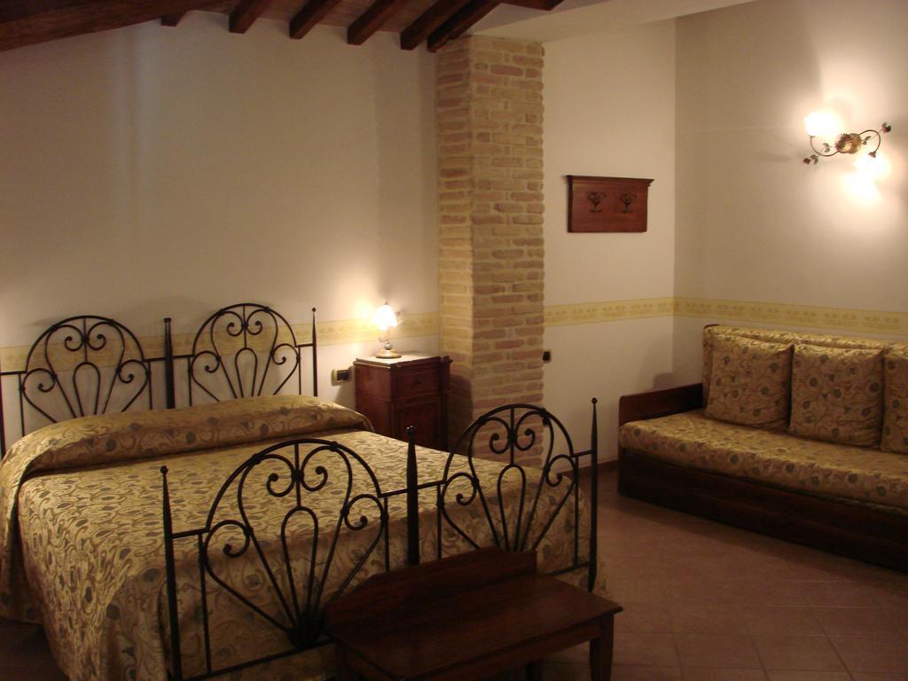 Hotel Palazzo Brunamonti Bevagna Luaran gambar