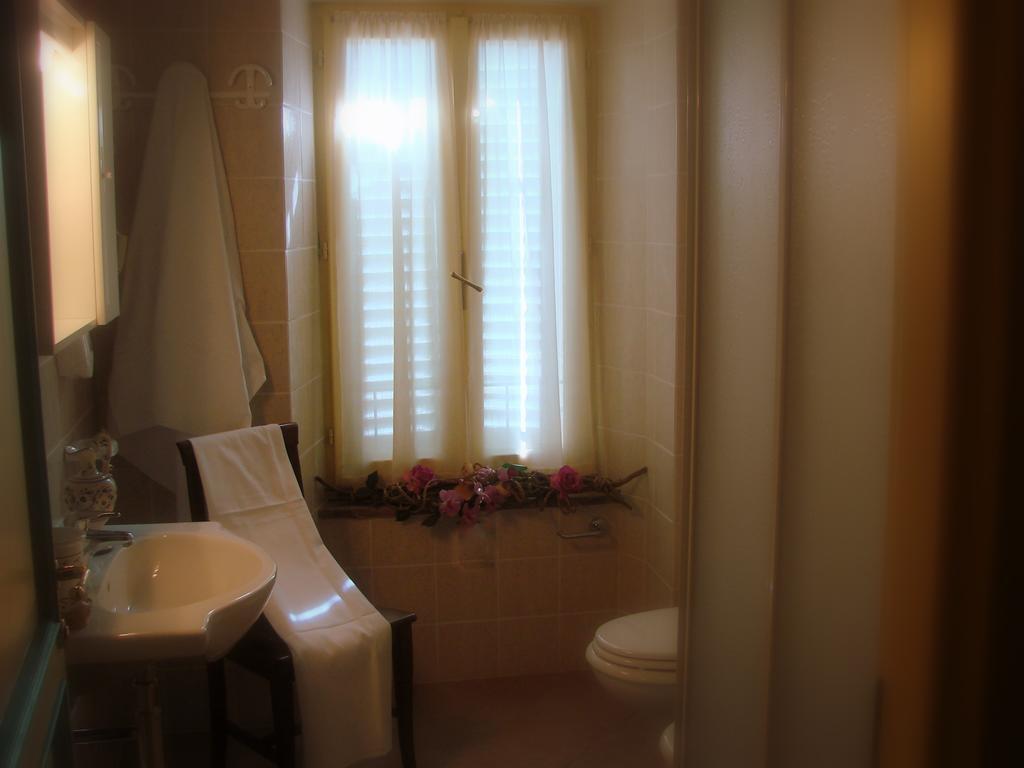 Hotel Palazzo Brunamonti Bevagna Luaran gambar
