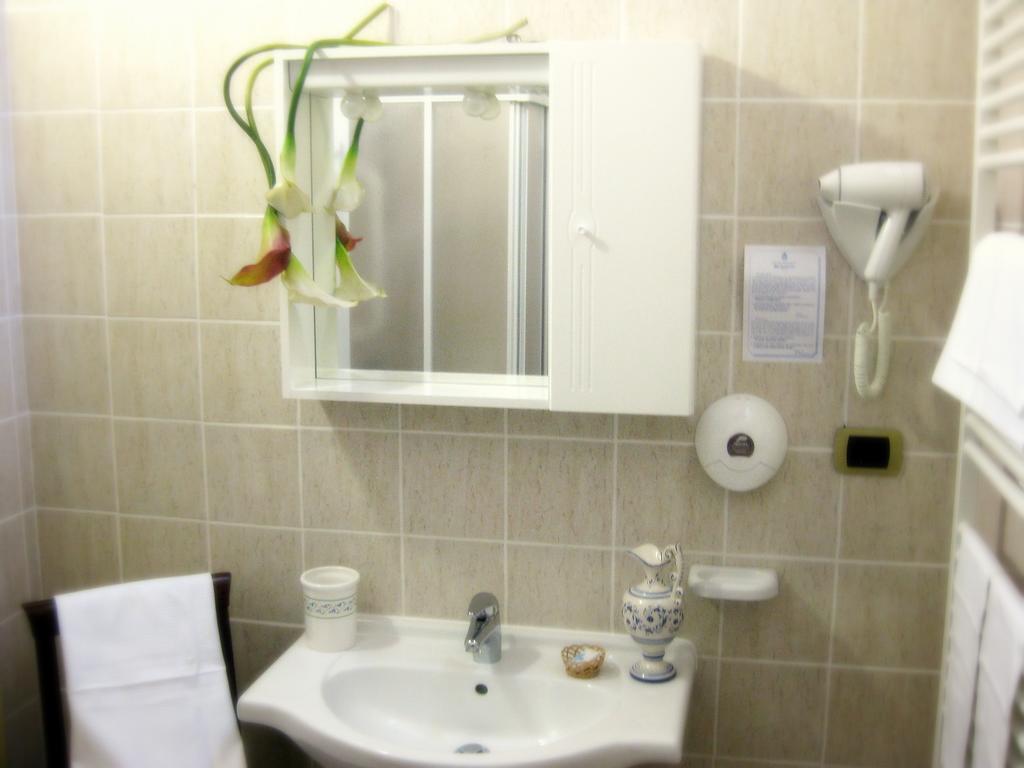 Hotel Palazzo Brunamonti Bevagna Luaran gambar