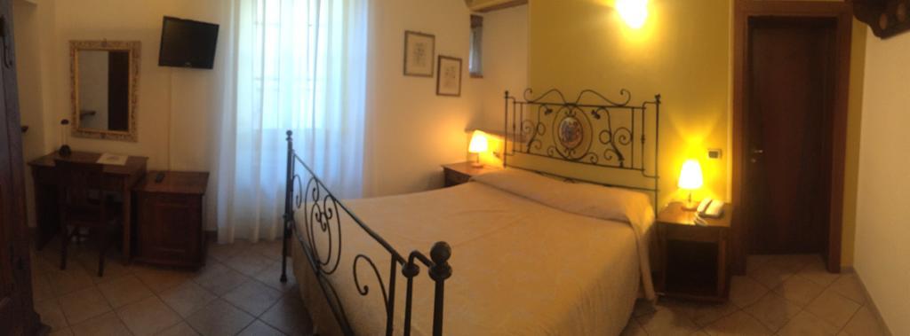 Hotel Palazzo Brunamonti Bevagna Luaran gambar