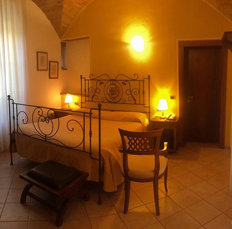 Hotel Palazzo Brunamonti Bevagna Luaran gambar