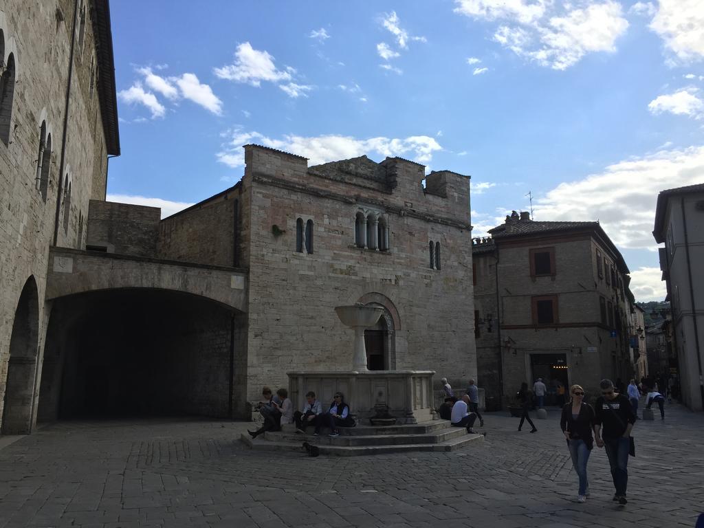 Hotel Palazzo Brunamonti Bevagna Luaran gambar