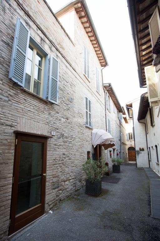 Hotel Palazzo Brunamonti Bevagna Luaran gambar