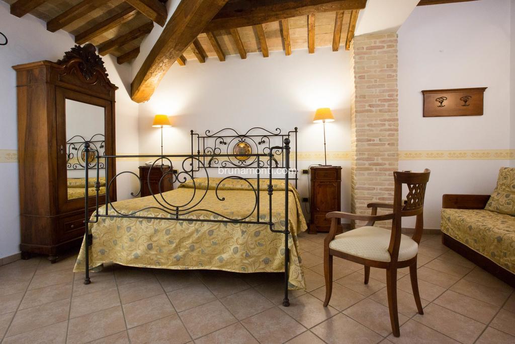 Hotel Palazzo Brunamonti Bevagna Luaran gambar
