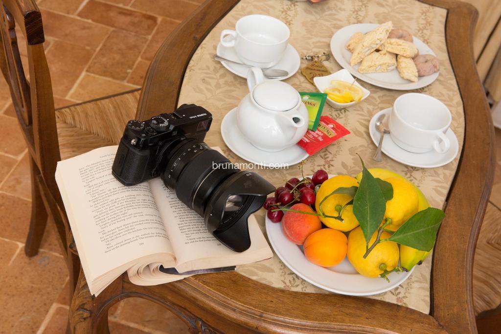 Hotel Palazzo Brunamonti Bevagna Luaran gambar
