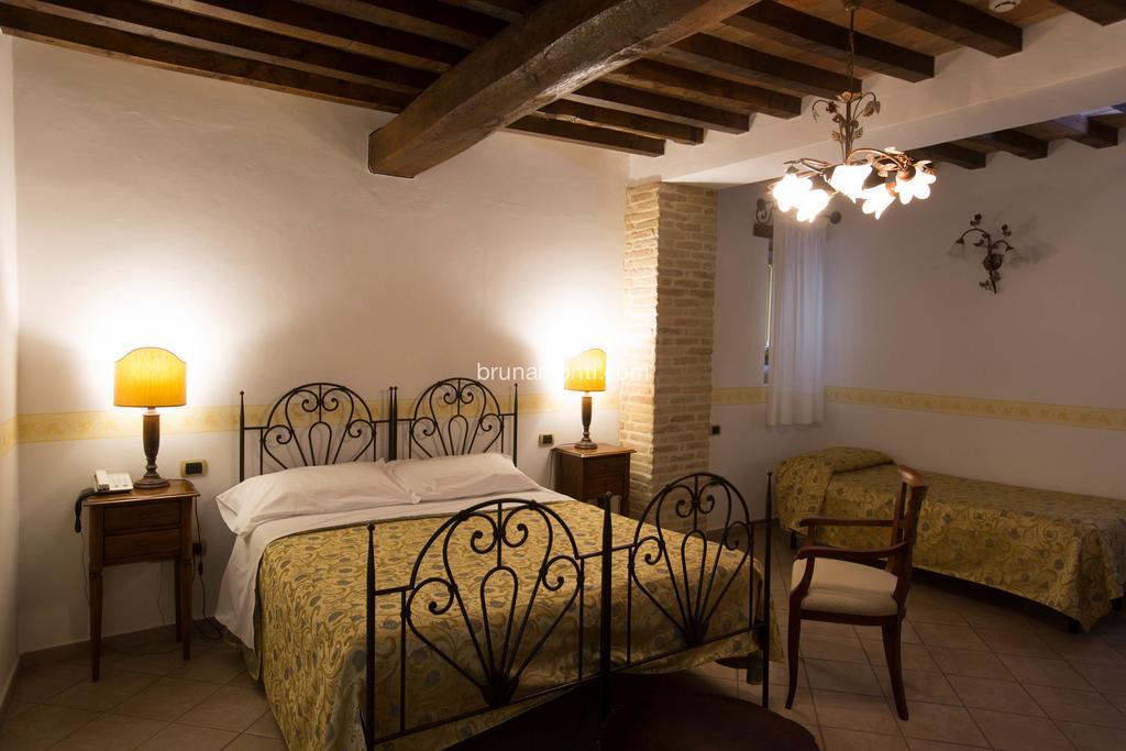 Hotel Palazzo Brunamonti Bevagna Luaran gambar