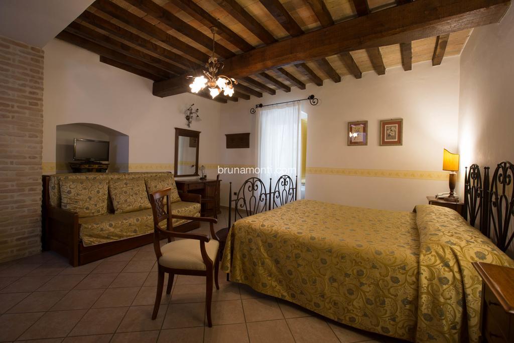 Hotel Palazzo Brunamonti Bevagna Luaran gambar