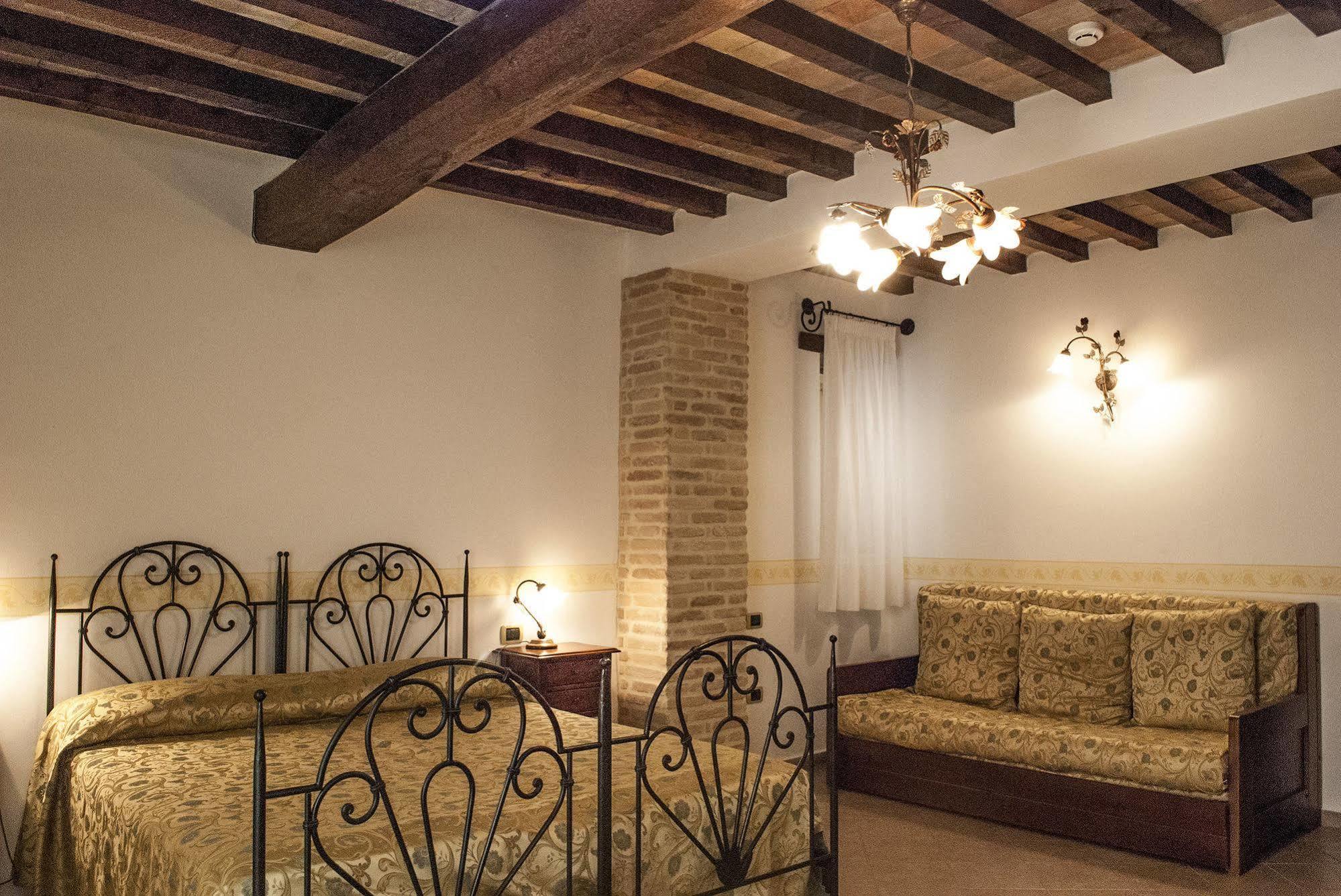 Hotel Palazzo Brunamonti Bevagna Luaran gambar